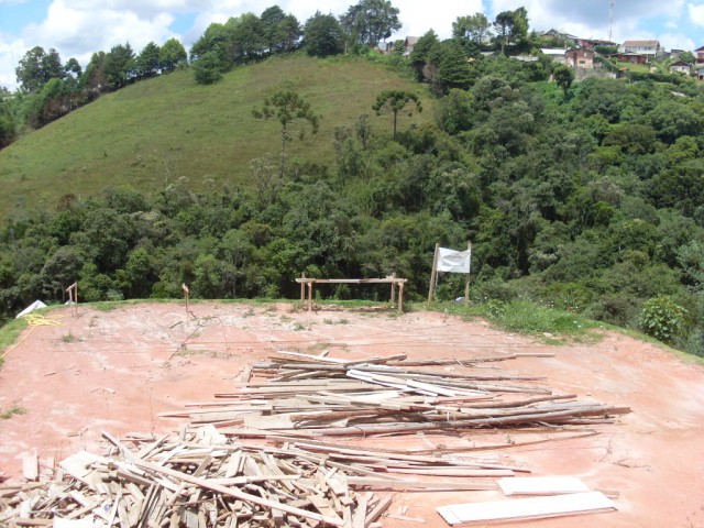 0 para Terrenos - Venda em Campos do Jordão