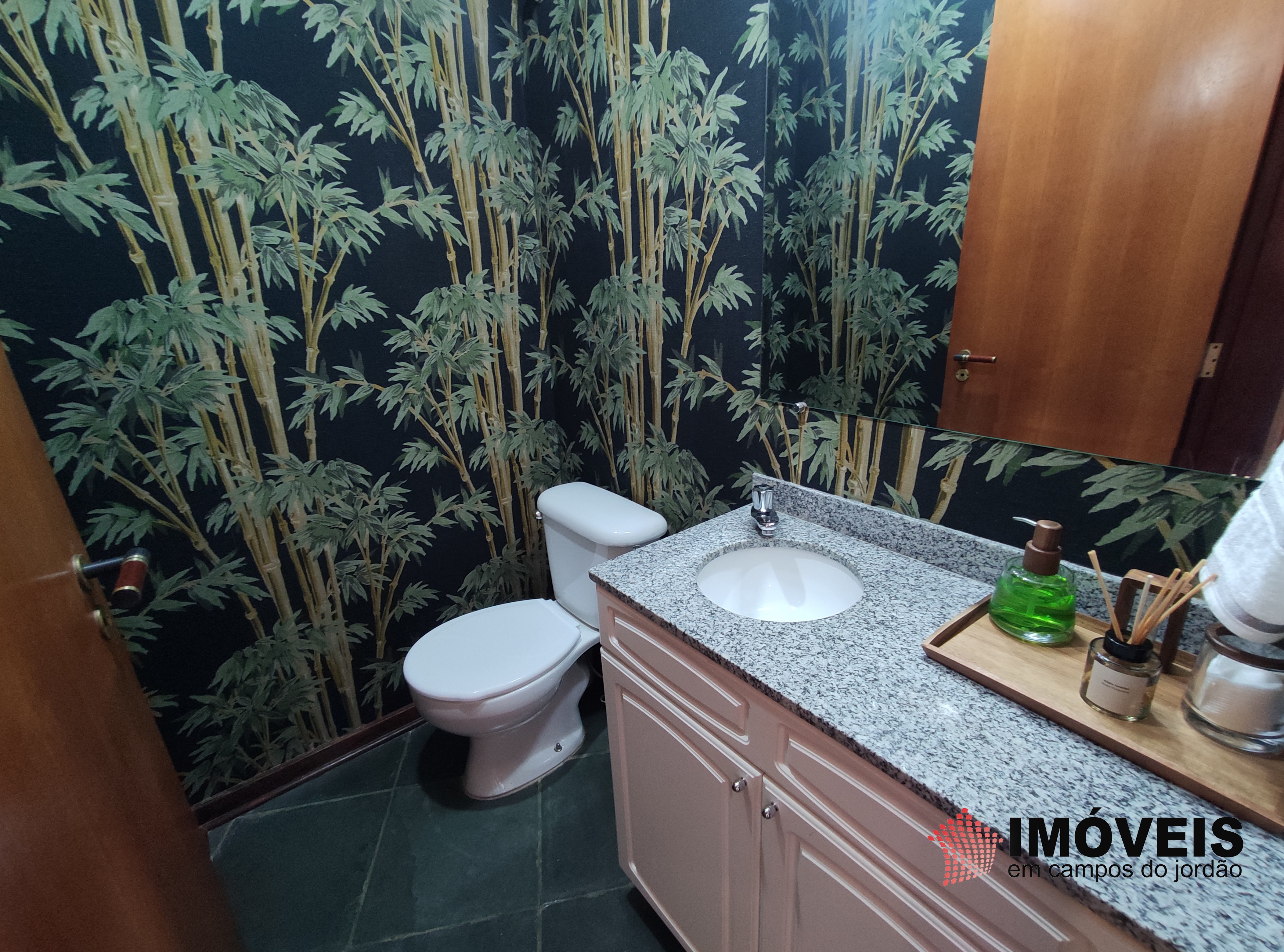 0 para Apartamentos - Venda em Campos do Jordão