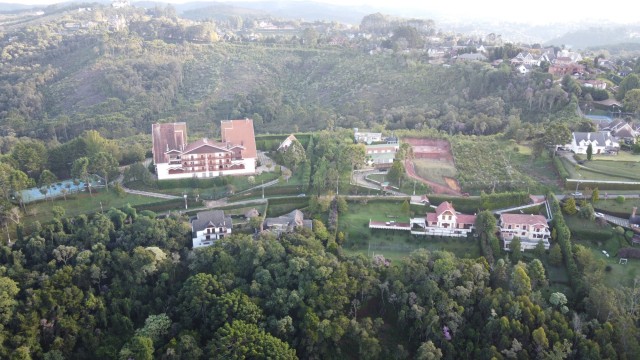 1 para Terrenos - Venda em Campos do Jordão