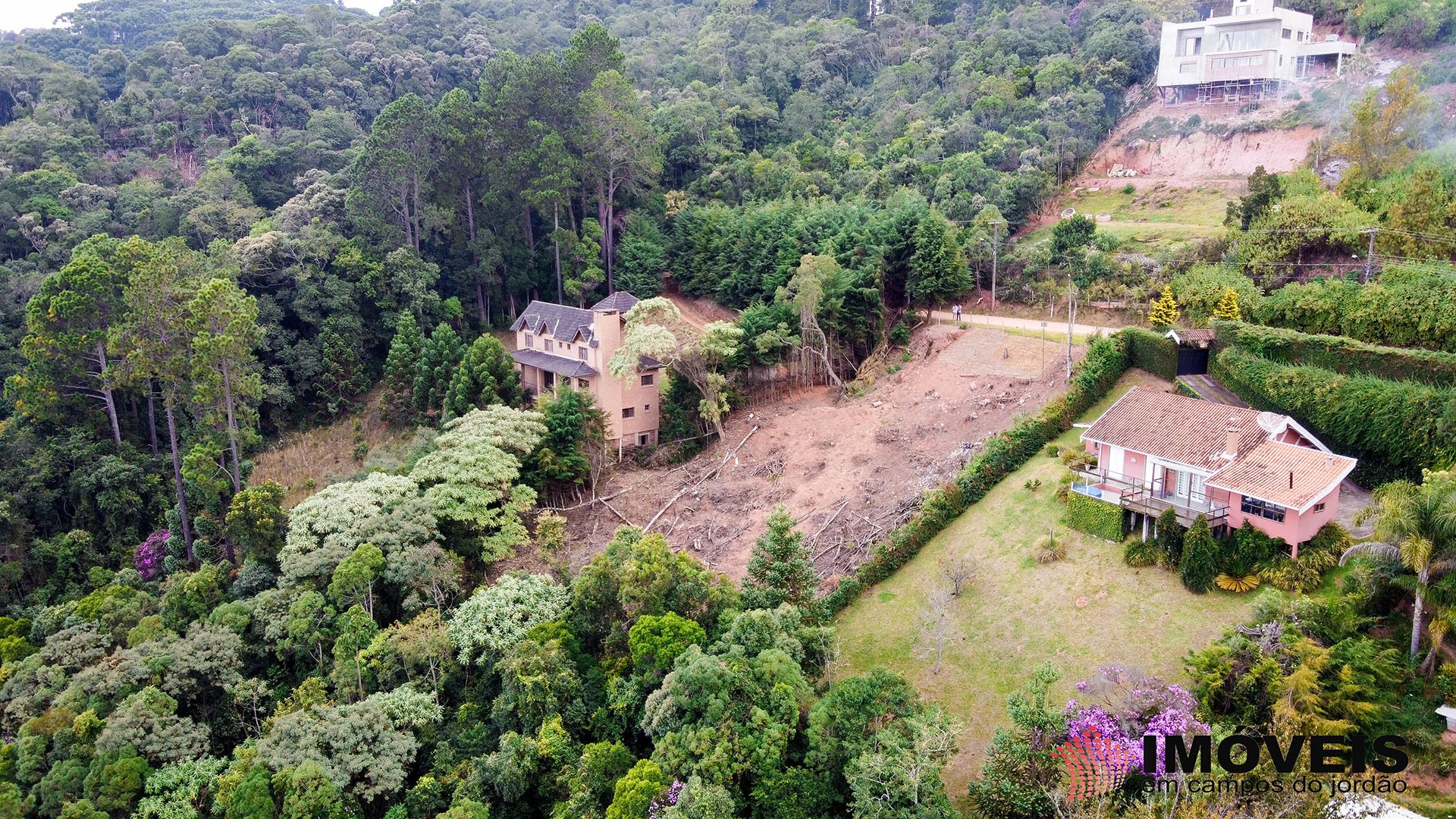 1 para Terrenos - Venda em Campos do Jordão