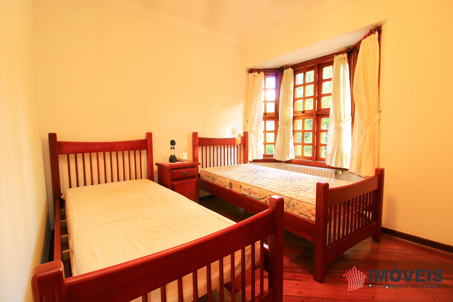 1 para Apartamentos - Venda em Campos do Jordão