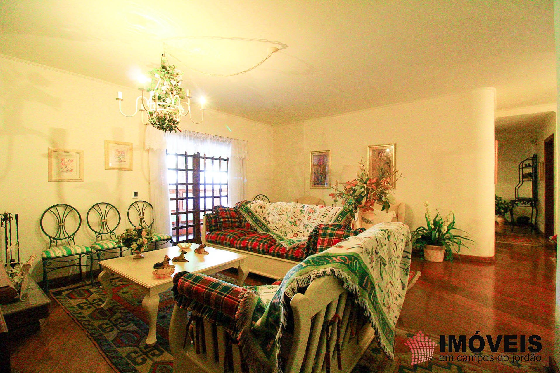 1 para Apartamentos - Venda em Campos do Jordão