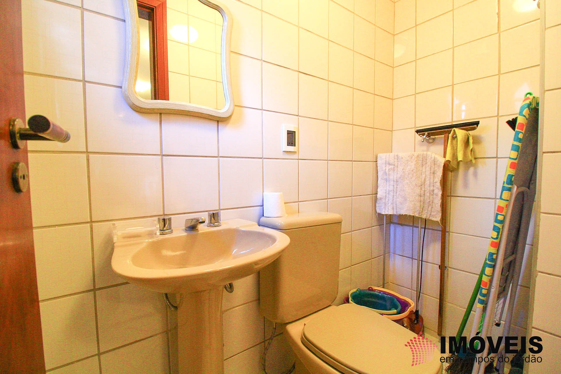 1 para Apartamentos - Venda em Campos do Jordão