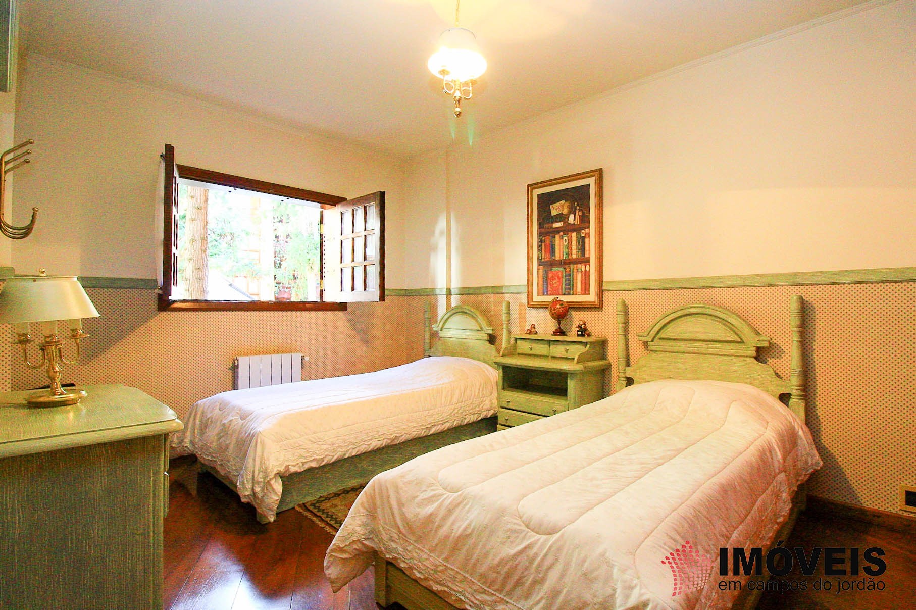 1 para Apartamentos - Venda em Campos do Jordão