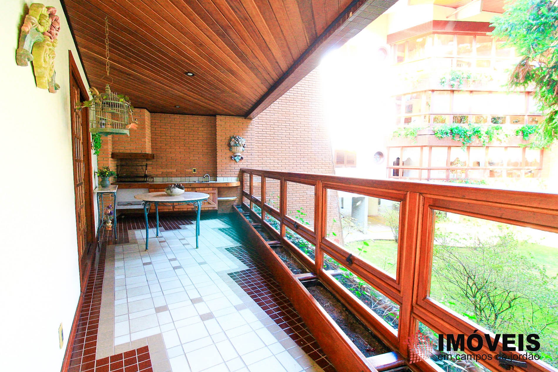 1 para Apartamentos - Venda em Campos do Jordão