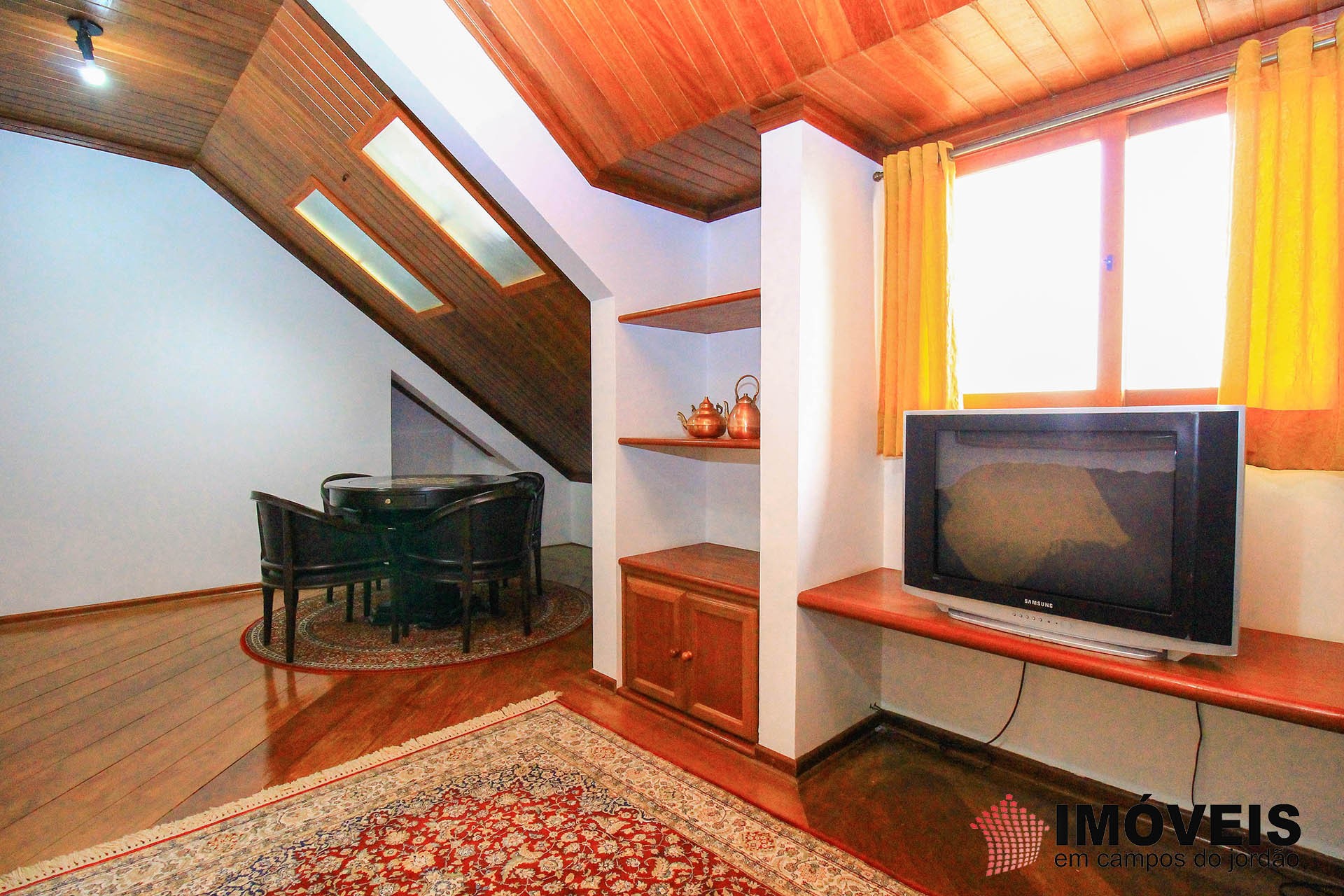 1 para Apartamentos - Venda em Campos do Jordão