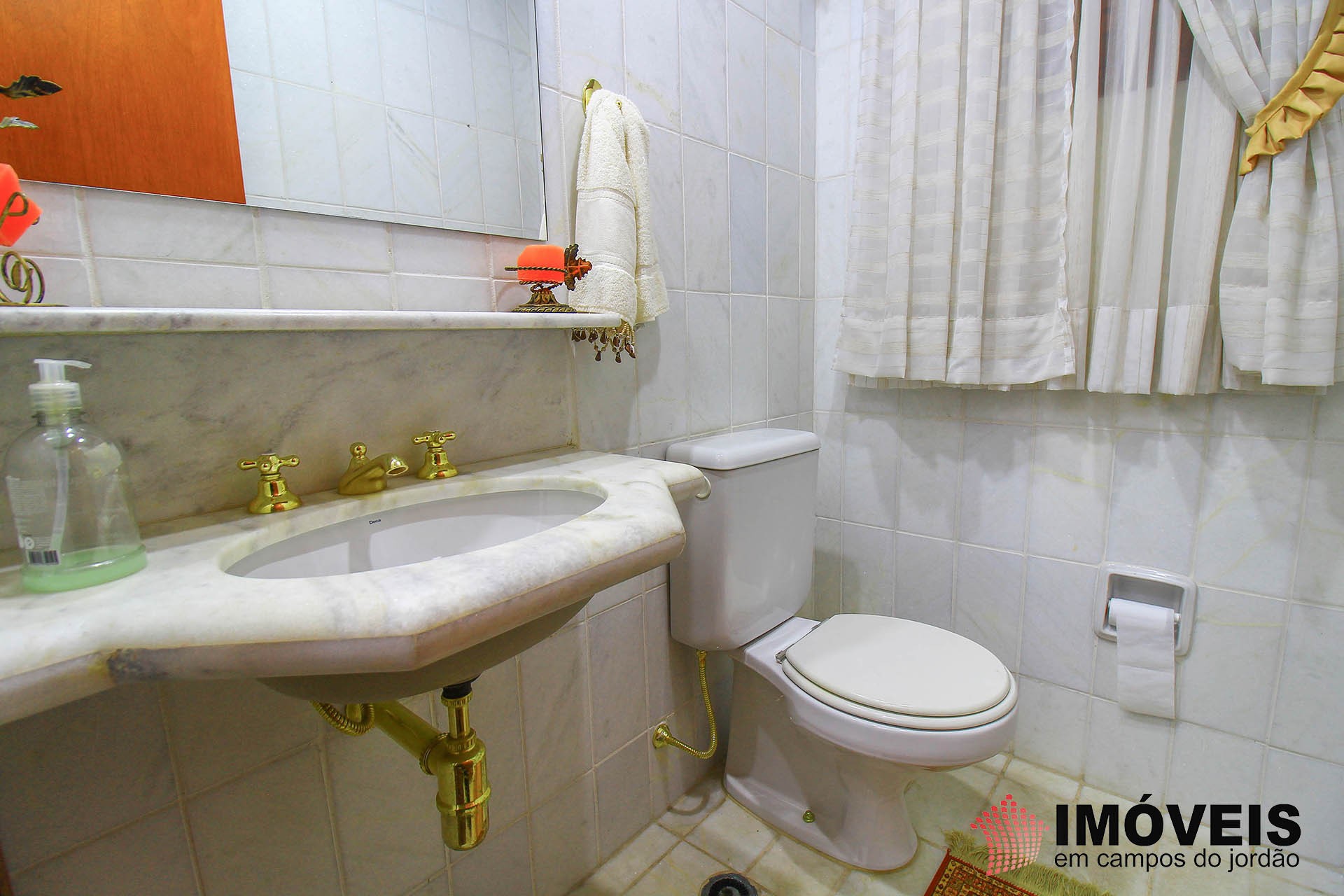 1 para Apartamentos - Venda em Campos do Jordão
