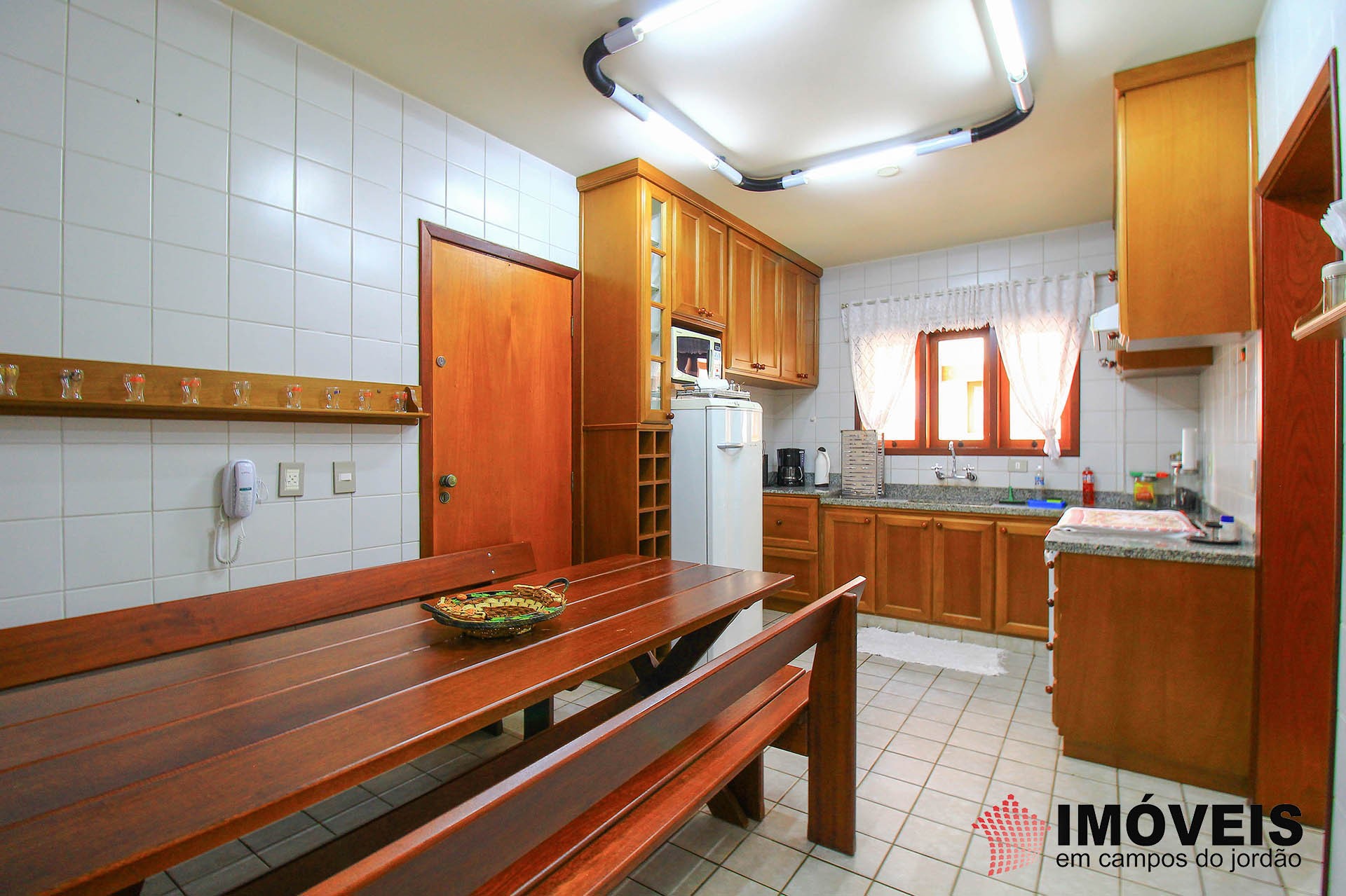 1 para Apartamentos - Venda em Campos do Jordão