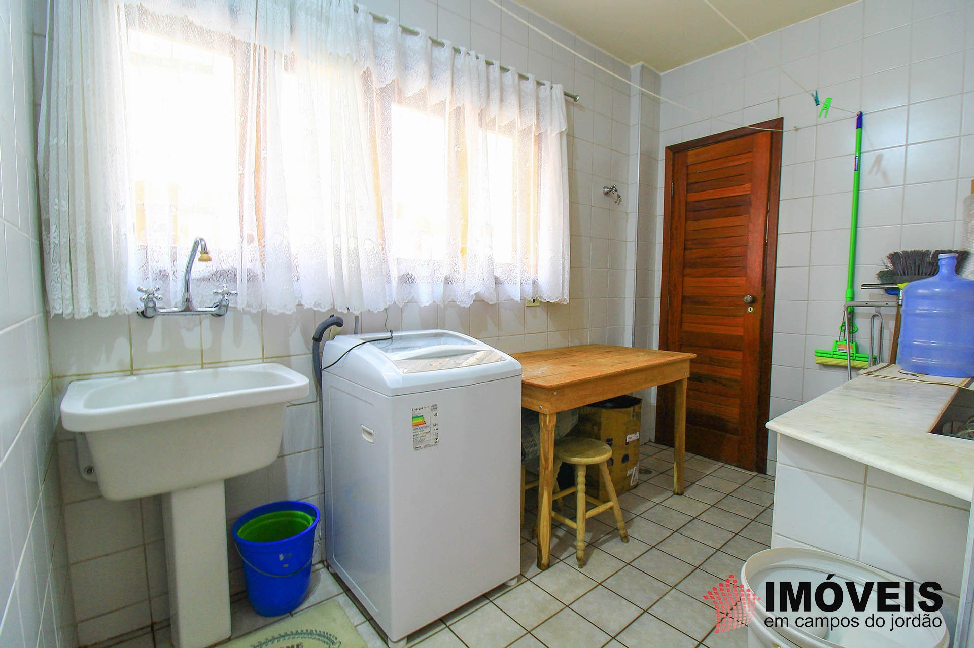 1 para Apartamentos - Venda em Campos do Jordão