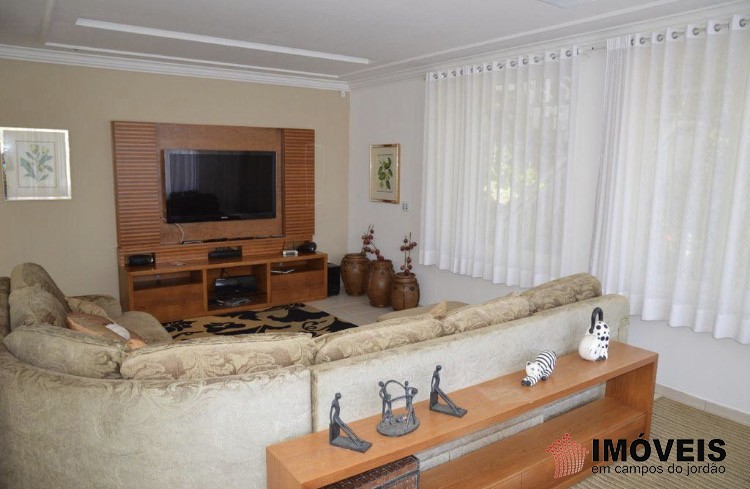 1 para Casas - Locação Temporária  em Campos do Jordão