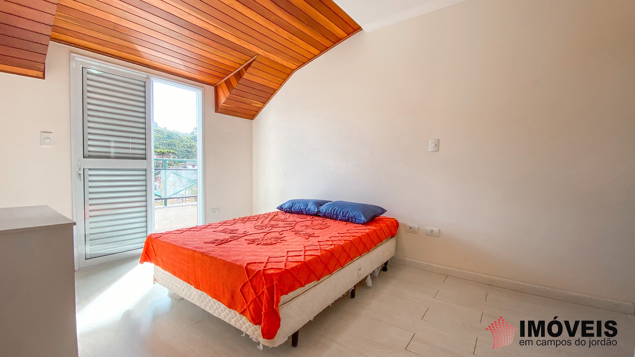1 para Apartamentos - Venda em Campos do Jordão
