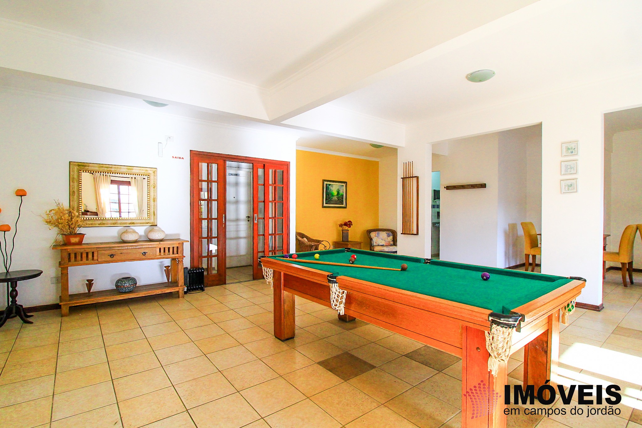 1 para Apartamentos - Venda em Campos do Jordão