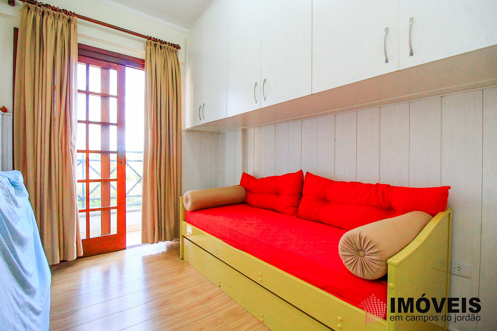 1 para Apartamentos - Venda em Campos do Jordão