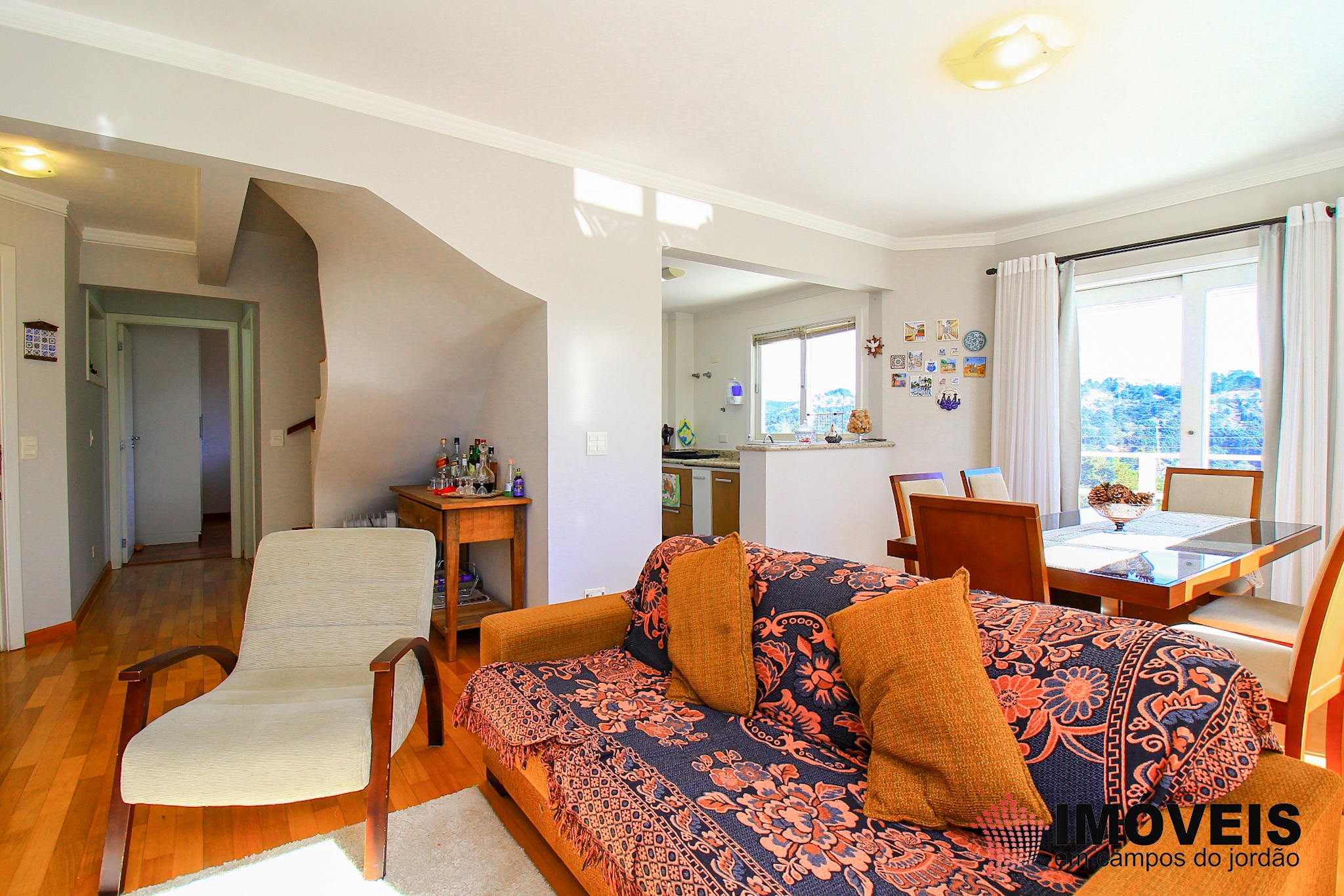 1 para Apartamentos - Venda em Campos do Jordão