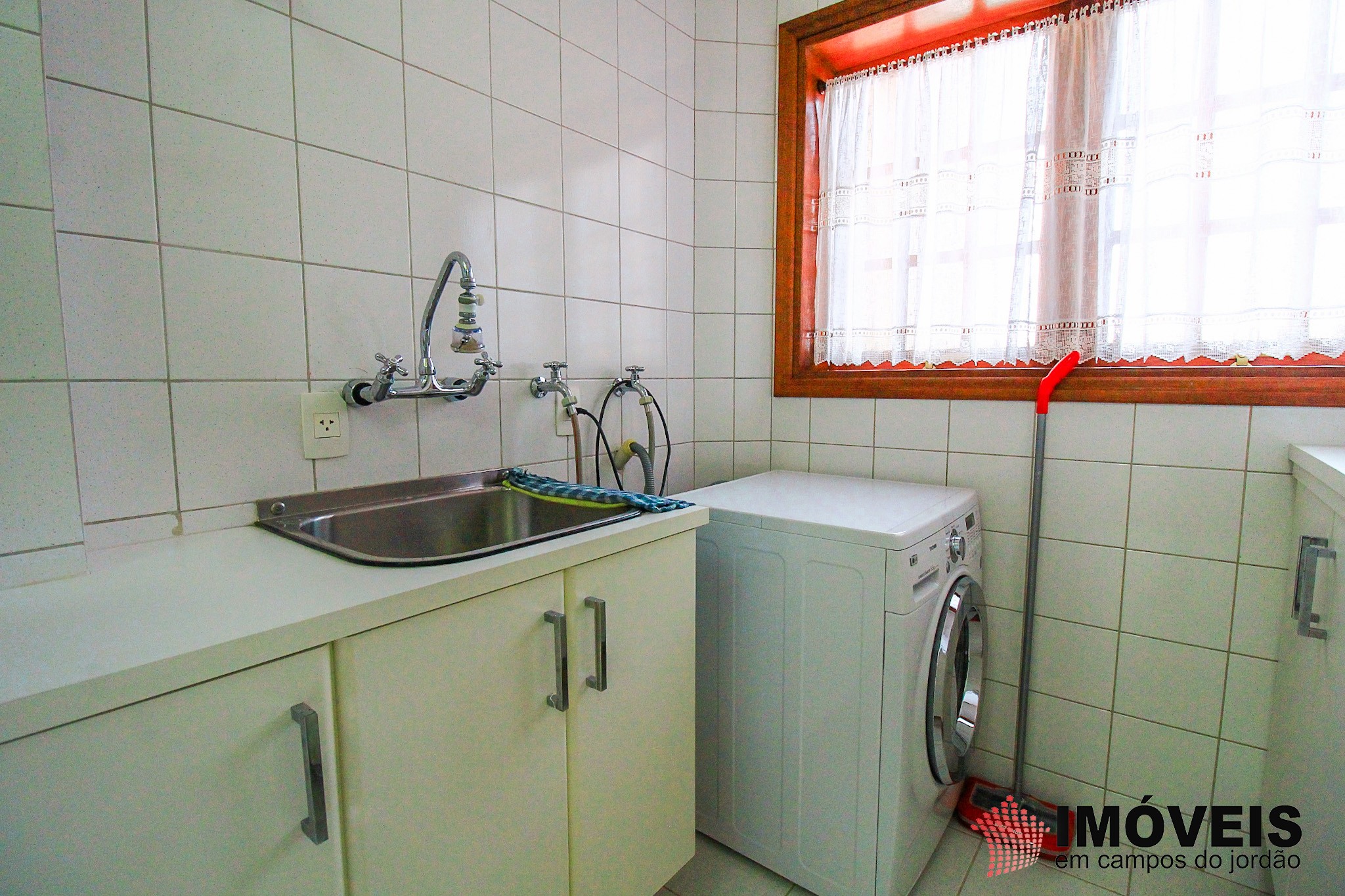 1 para Apartamentos - Venda em Campos do Jordão