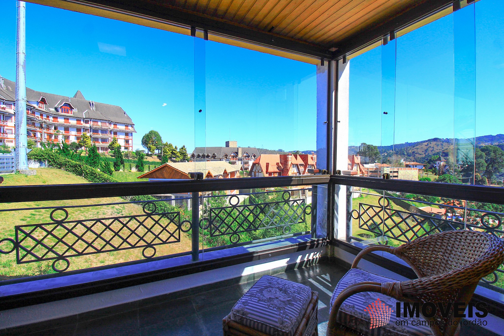1 para Apartamentos - Venda em Campos do Jordão