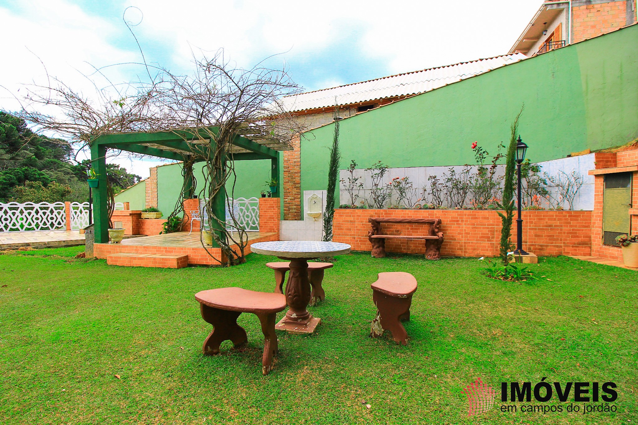 1 para Apartamentos - Venda em Campos do Jordão