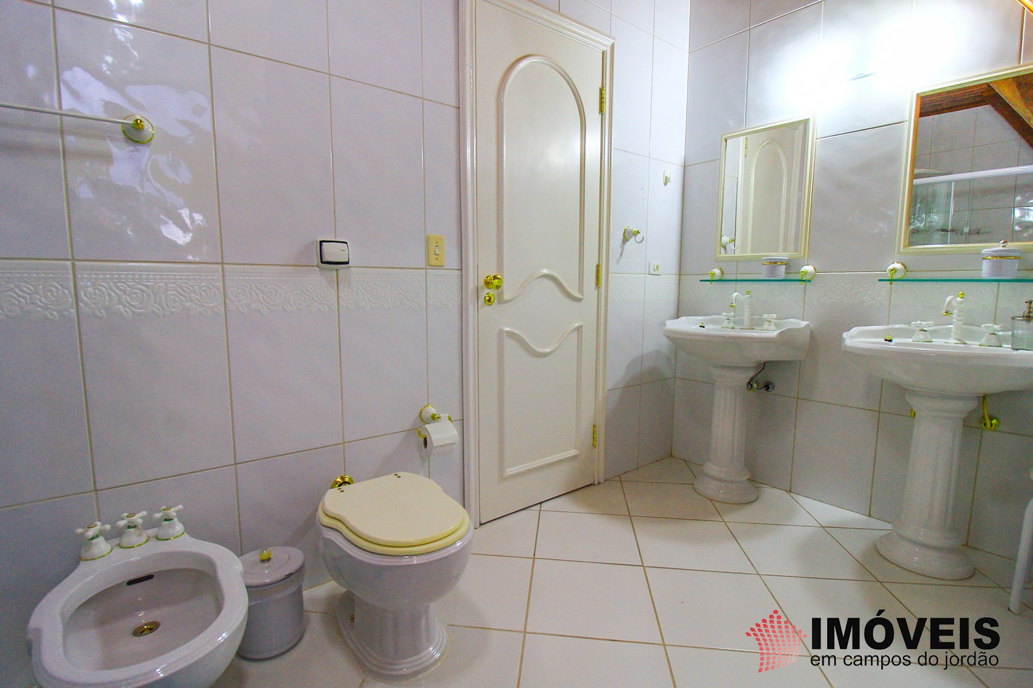 1 para Apartamentos - Venda em Campos do Jordão