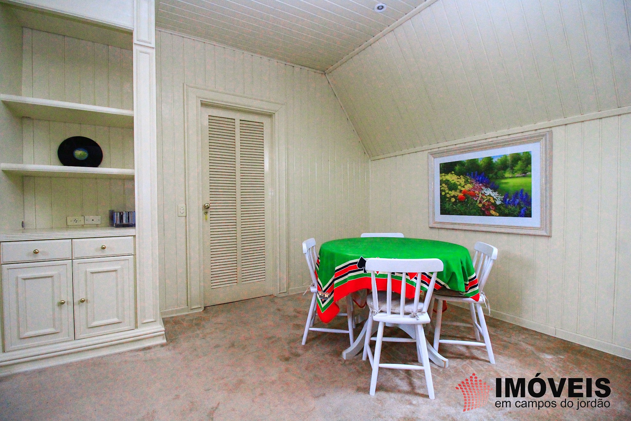 1 para Apartamentos - Venda em Campos do Jordão