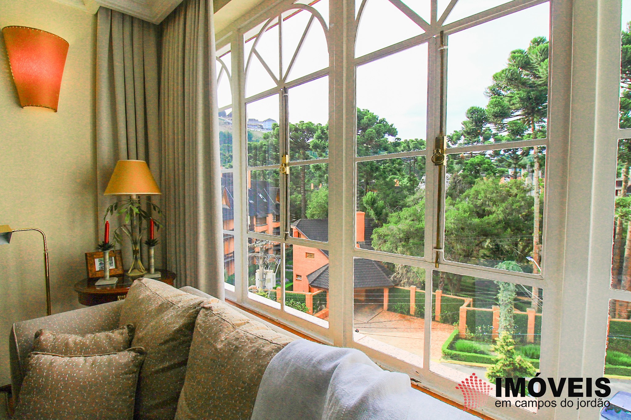 1 para Apartamentos - Venda em Campos do Jordão