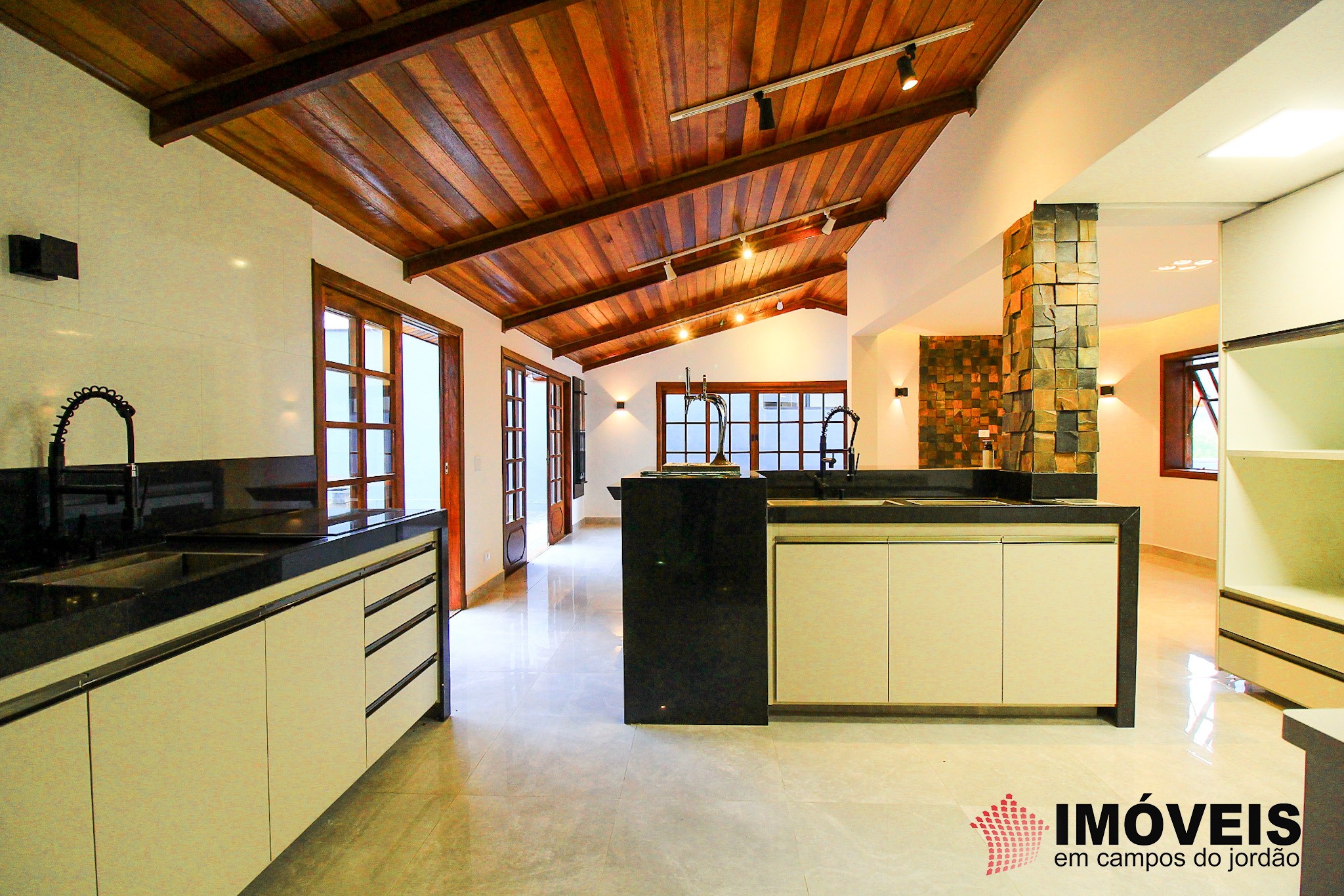 1 para Casas - Venda em Campos do Jordão