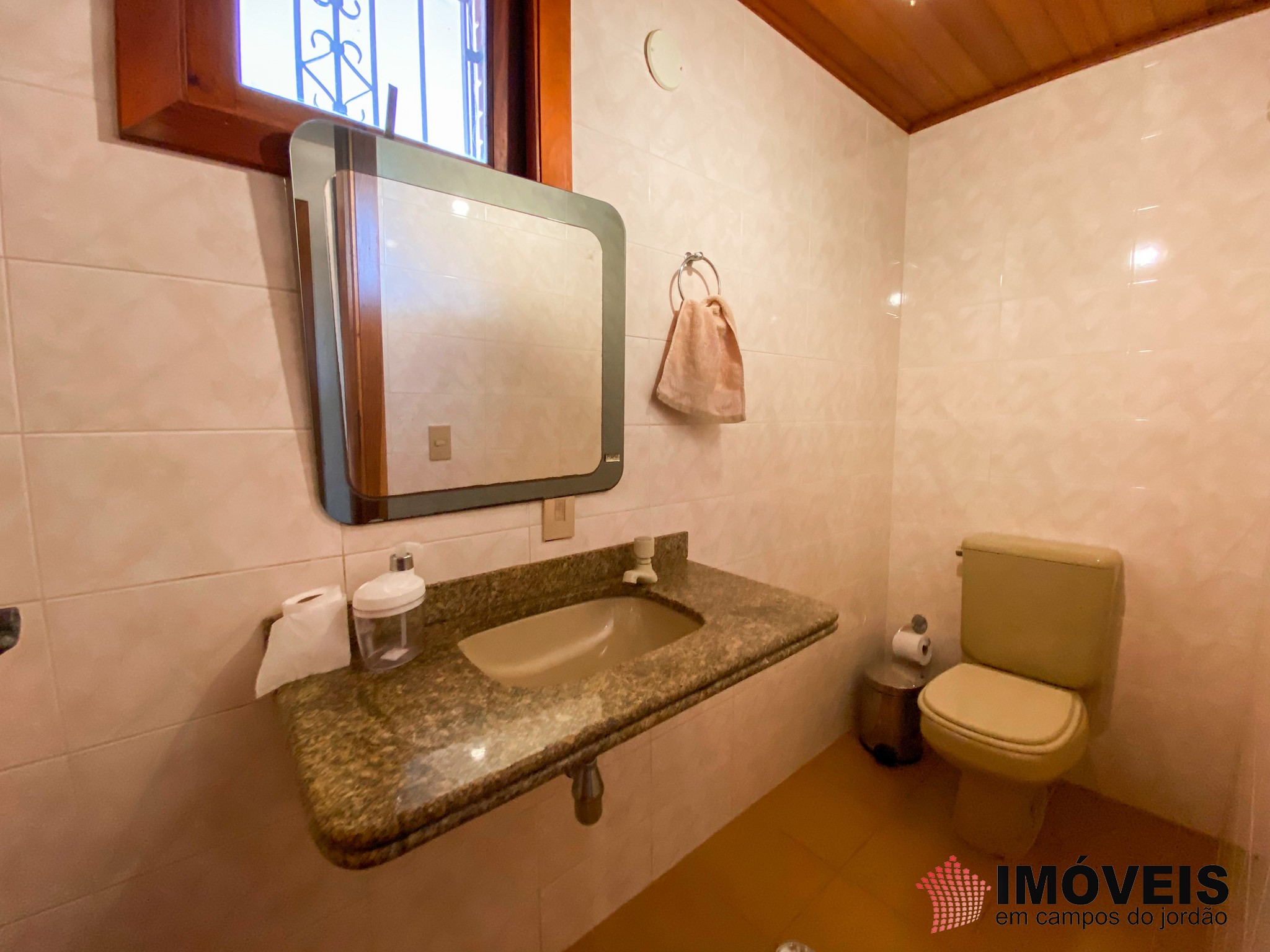 1 para Casas - Venda em Campos do Jordão
