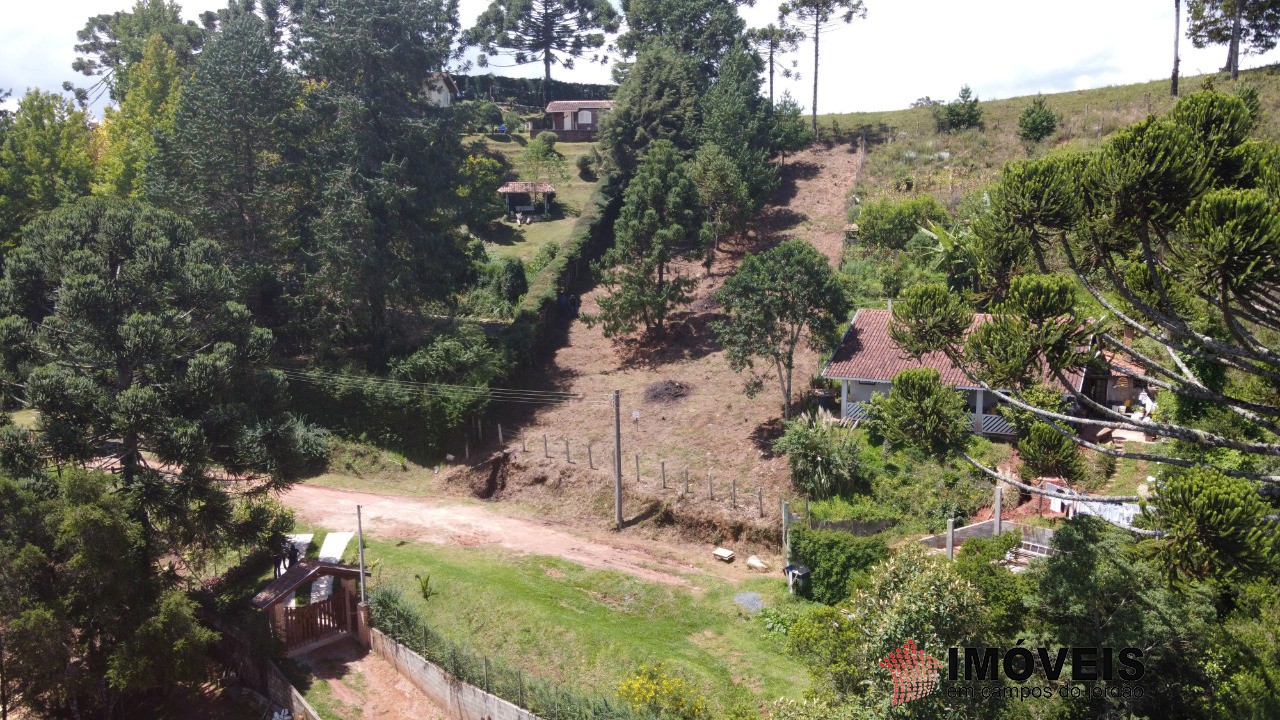 1 para Terrenos - Venda em Campos do Jordão