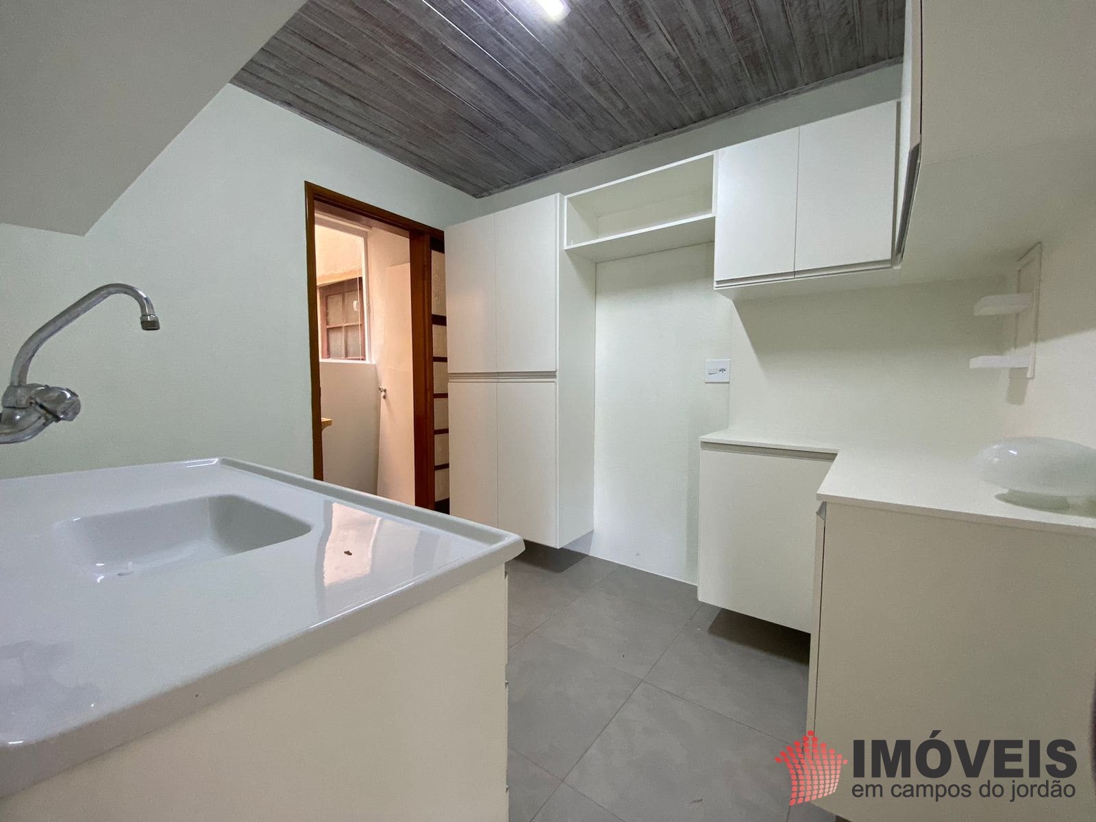 1 para Apartamentos - Venda em Campos do Jordão