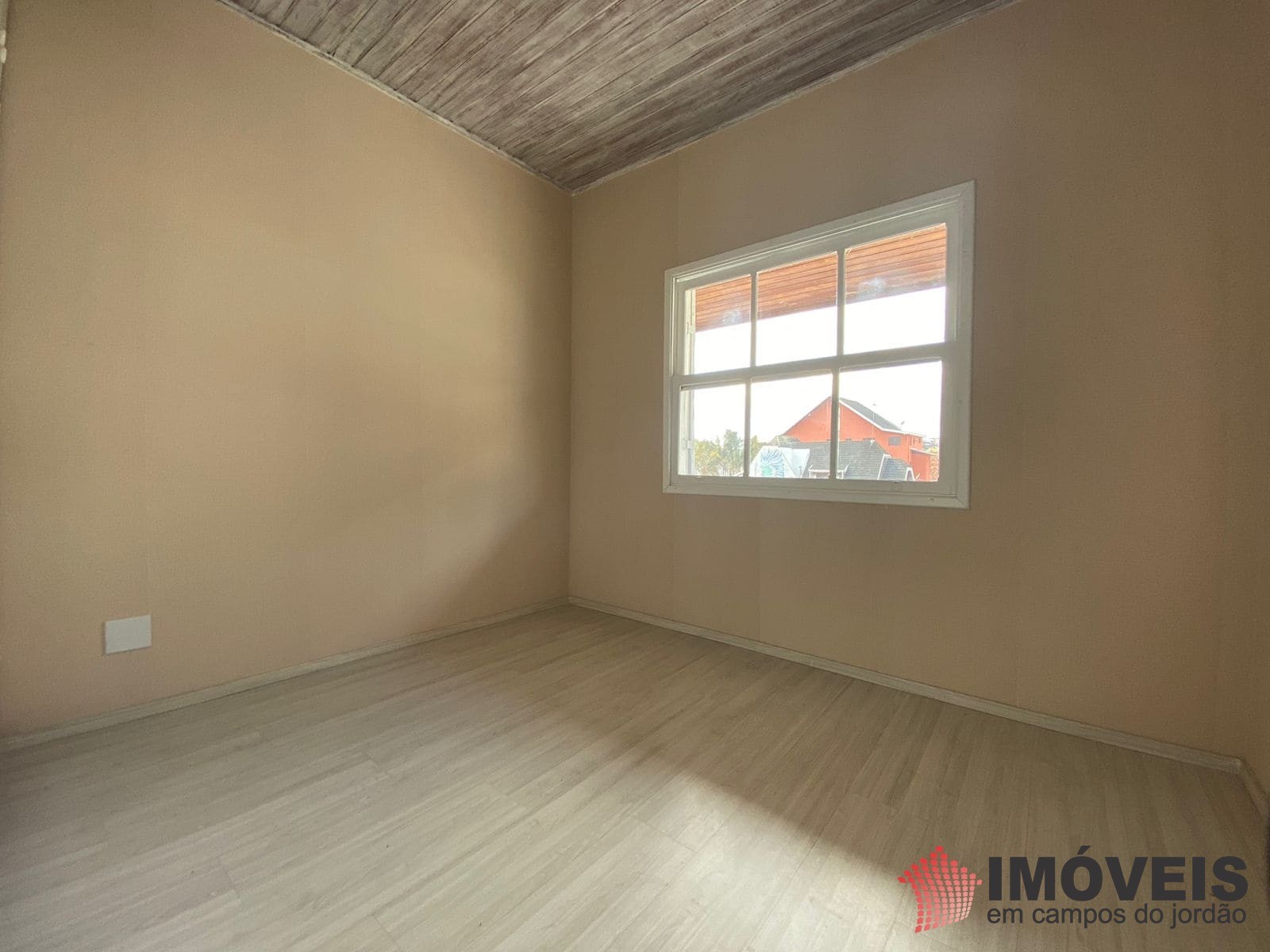 1 para Apartamentos - Venda em Campos do Jordão