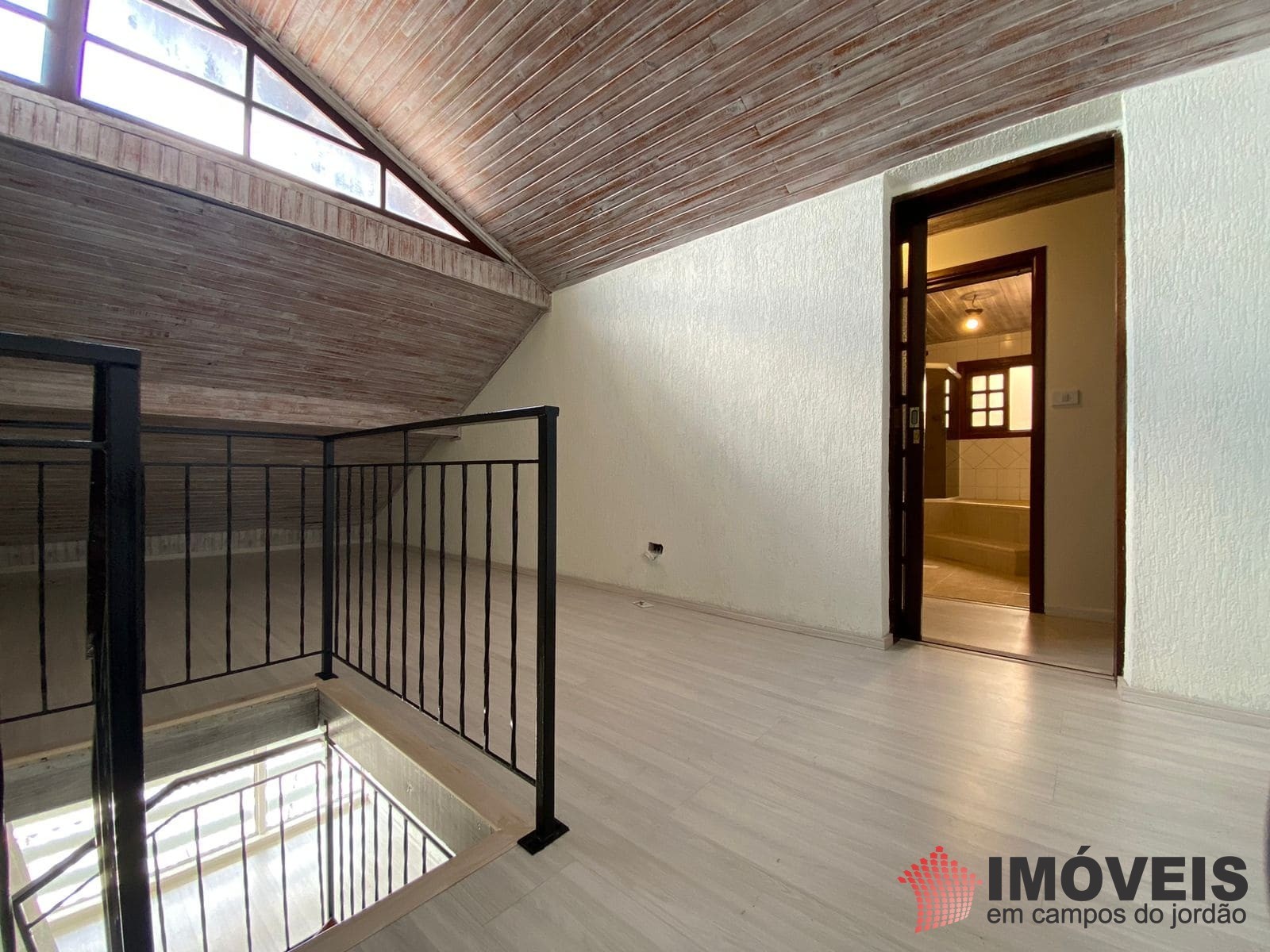 1 para Apartamentos - Venda em Campos do Jordão