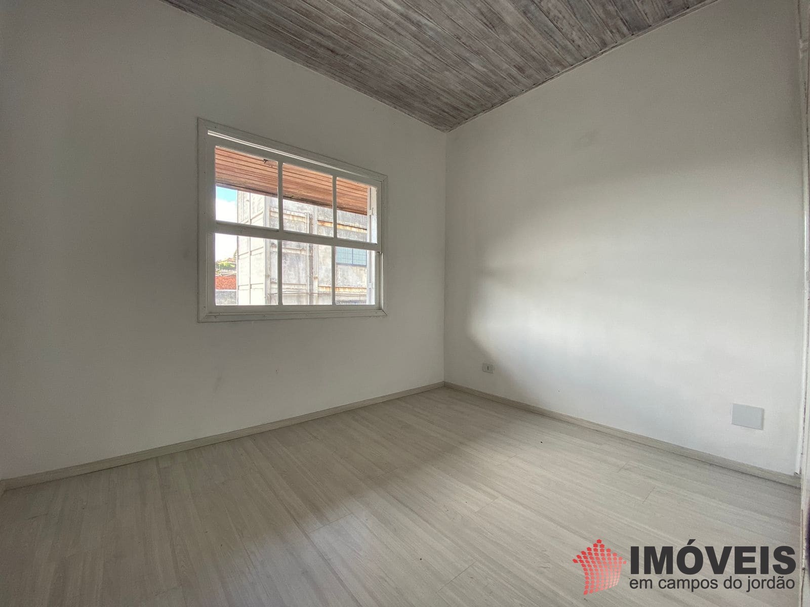 1 para Apartamentos - Venda em Campos do Jordão