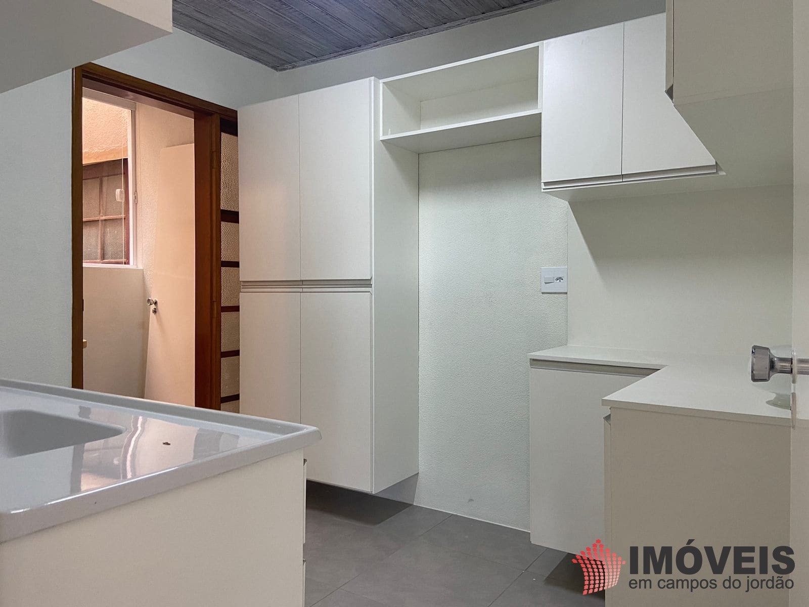 1 para Apartamentos - Venda em Campos do Jordão
