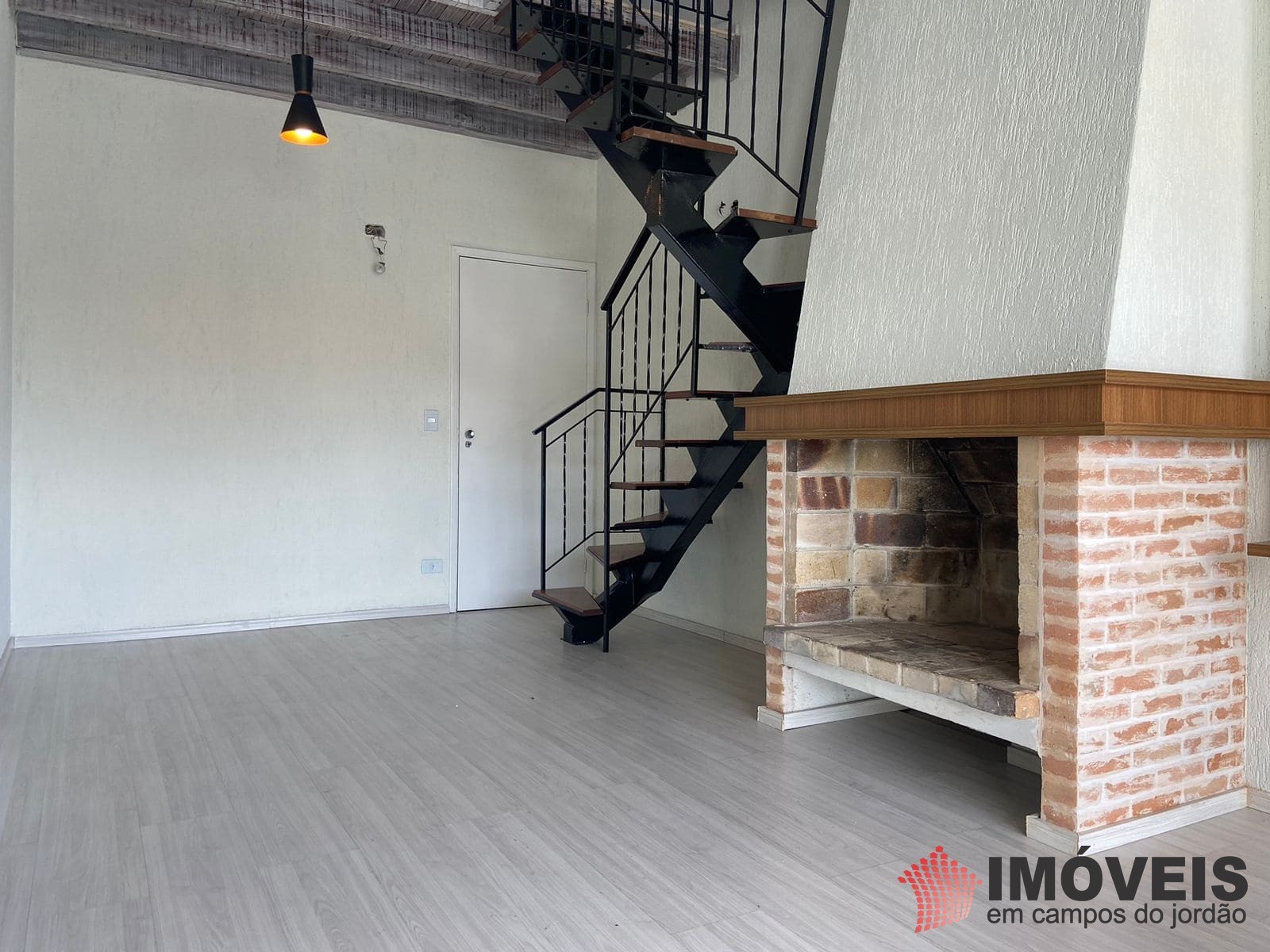 1 para Apartamentos - Venda em Campos do Jordão
