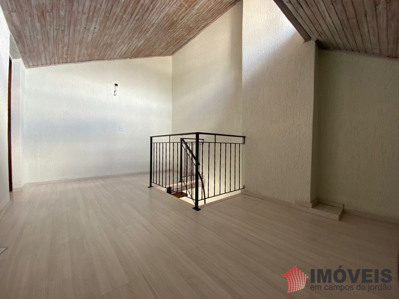 1 para Apartamentos - Venda em Campos do Jordão