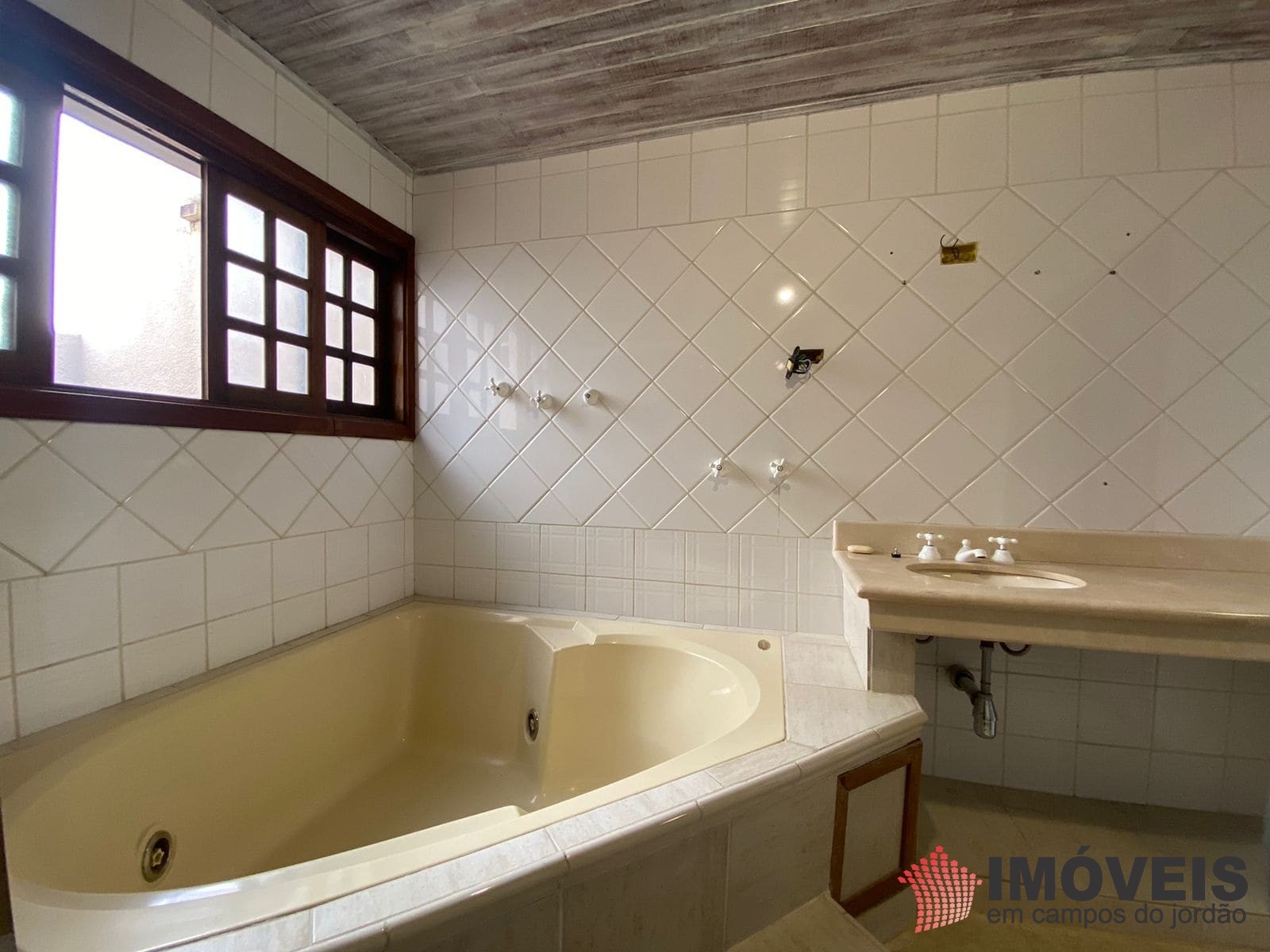 1 para Apartamentos - Venda em Campos do Jordão