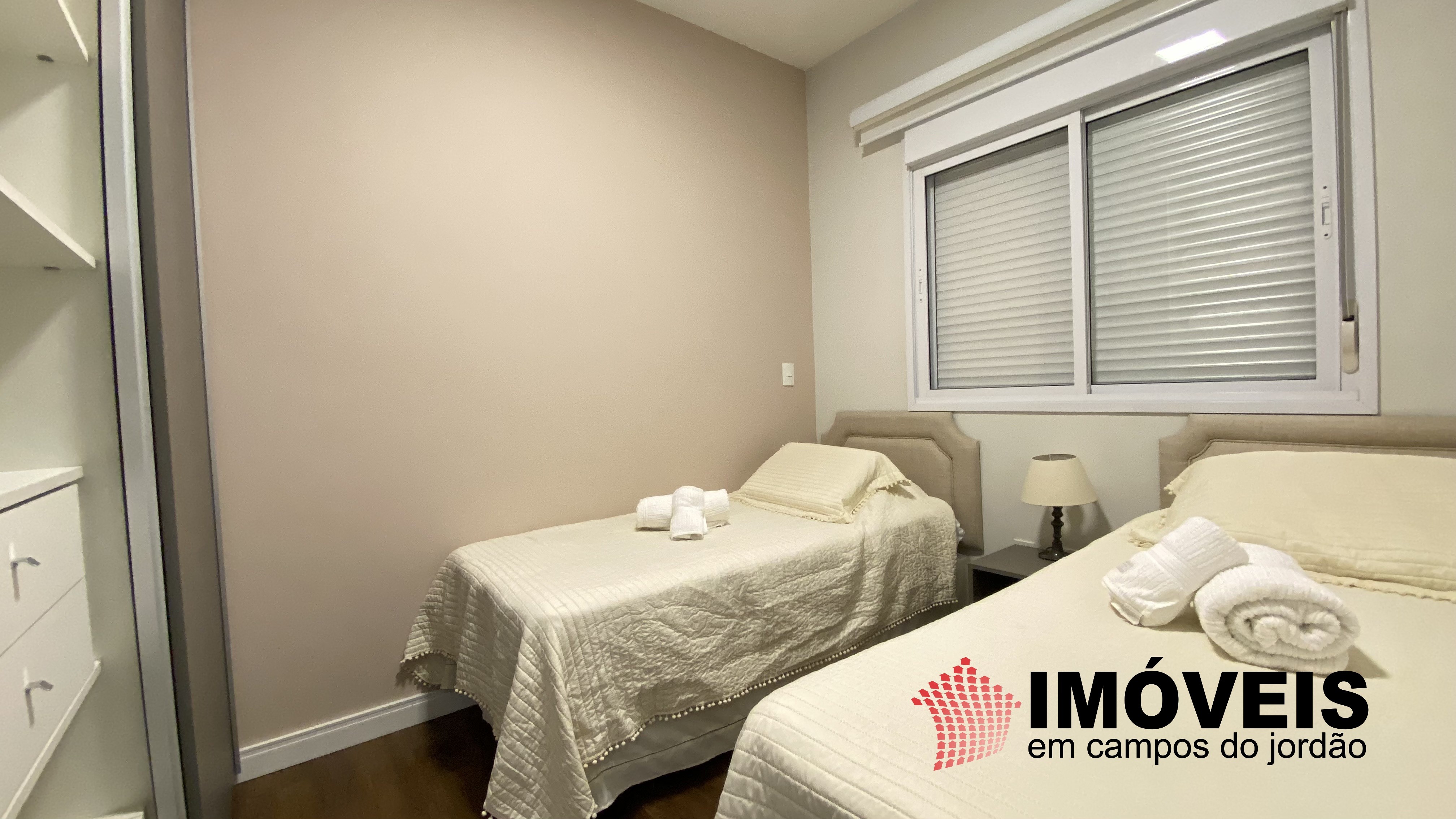 1 para Apartamentos - Venda em Campos do Jordão